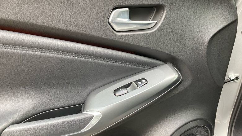 Nissan Juke 1.0 DiG-T N-Connecta 5dr Petrol Hatchback